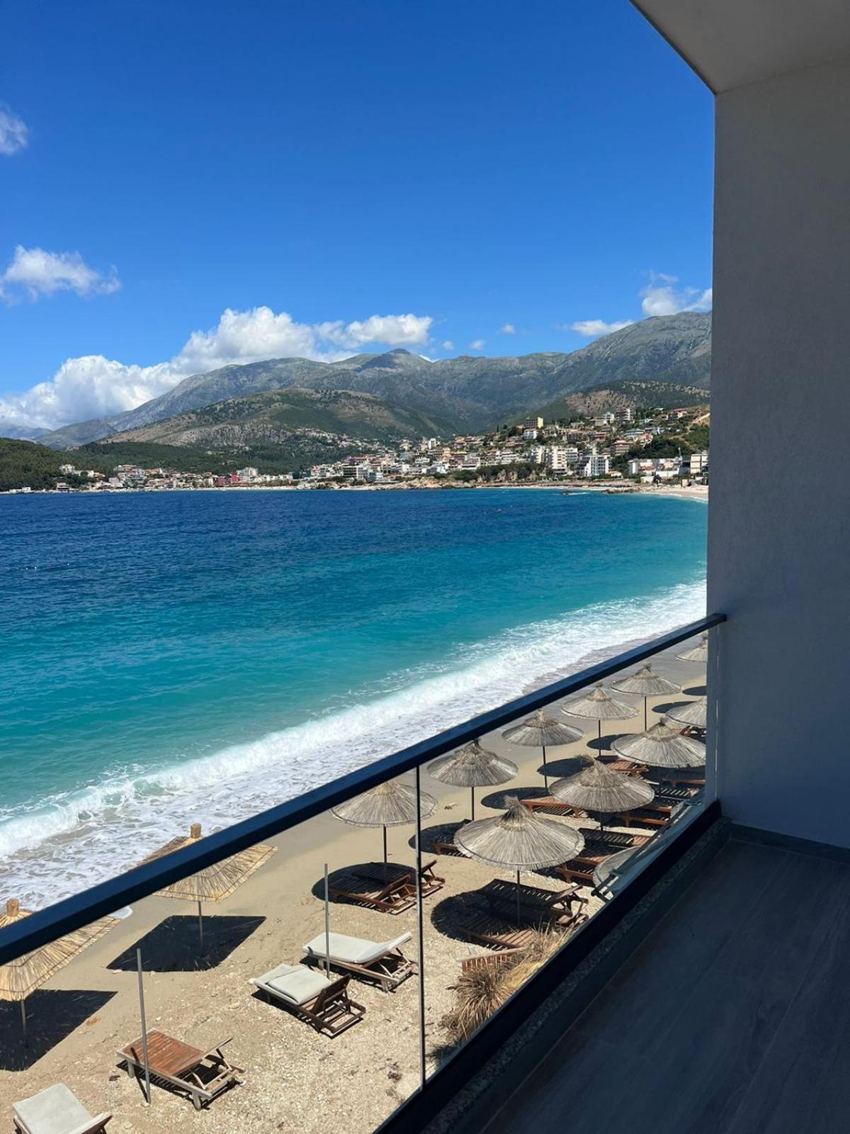 Emily'S Hotel Himare Exteriör bild