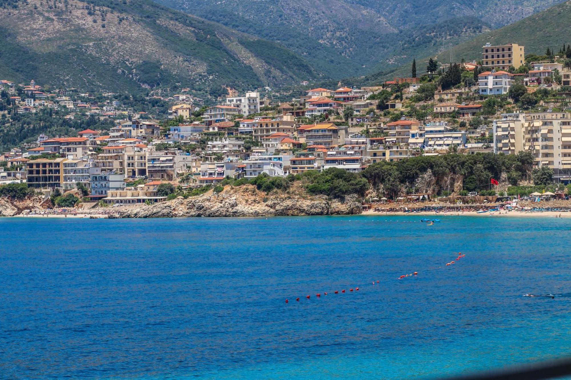 Emily'S Hotel Himare Exteriör bild